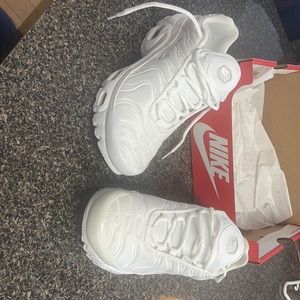 Nike Air Max Plus (GS) - size 6Y (7.5 Womens / 6 Mens)